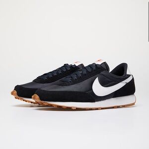 Nike Daybreak Womens Sneaker